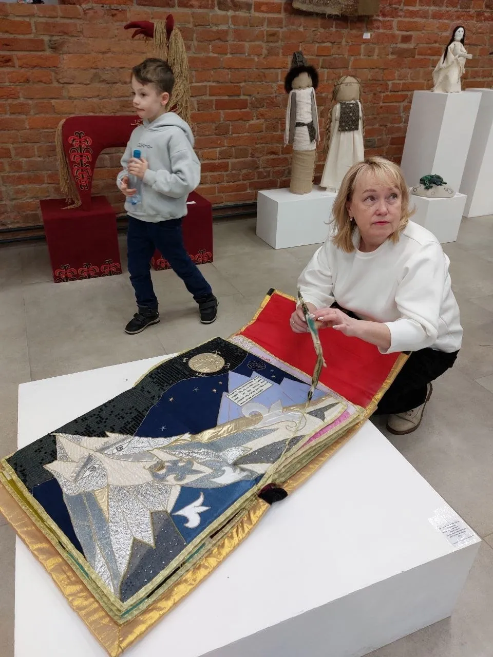 «Время сказок… Сказки и мифы Урала» — экспозиция, «Арт-квадрат», ивент-холл «Лофт»