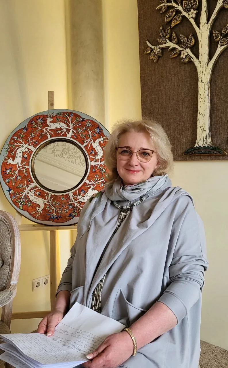 Инна Абзалова в мастерской